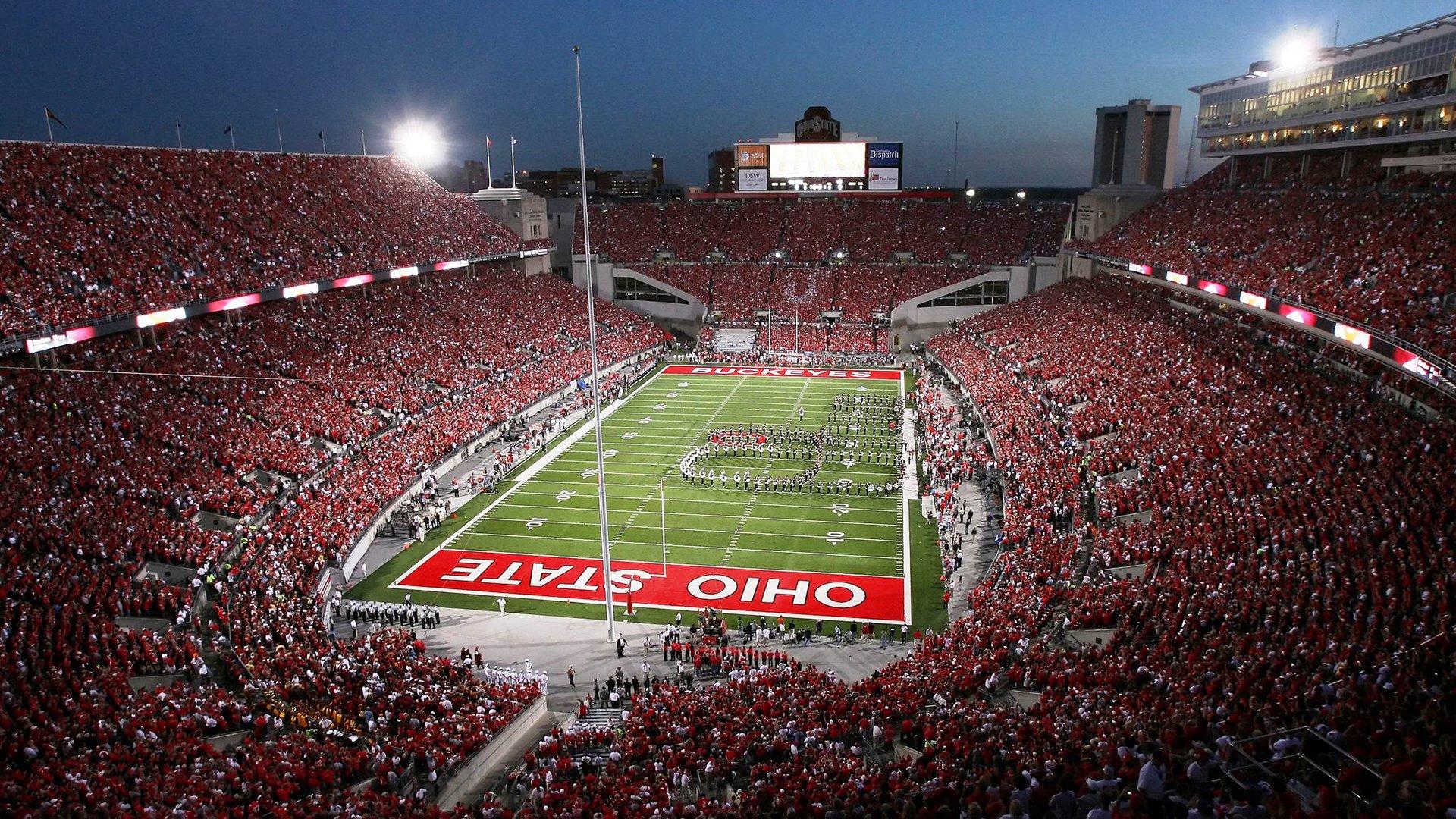 梅西第八次捧起金球奖 阿根廷巨星再创足坛历史