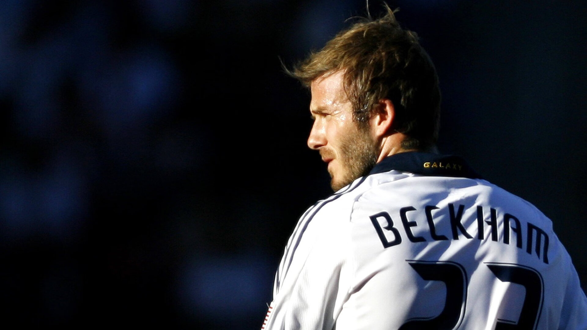 温网巅峰对决，阿尔卡拉斯逆转德约科维奇，新生代王者加冕